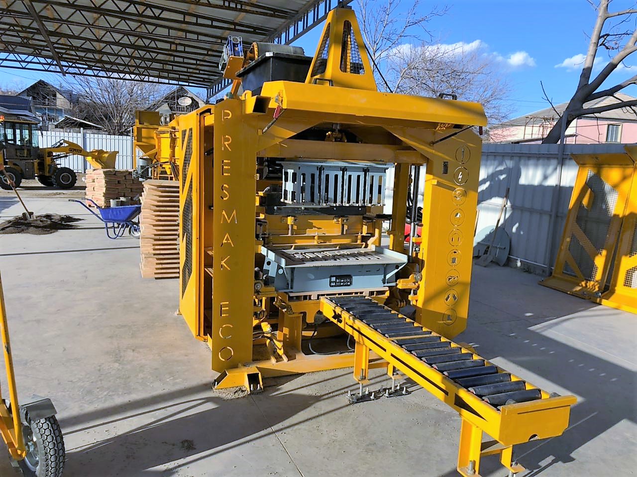 Вибропресс для производства блоков block_making_machine_for_producing_hollow_blocks.jpg